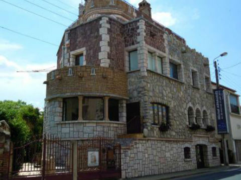 Casa Carrere, Musée des Arts Naïfs.