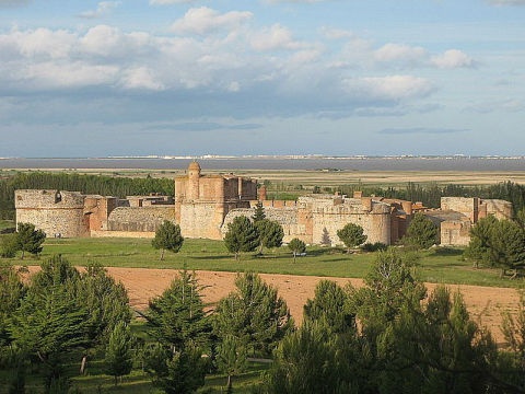 Salses-le-Château - Village de la Salanque - Pyrénées Orientales