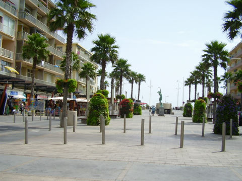 Canet-en-Roussillon - Village de la Plaine du Roussillon - Pyrénées Orientales